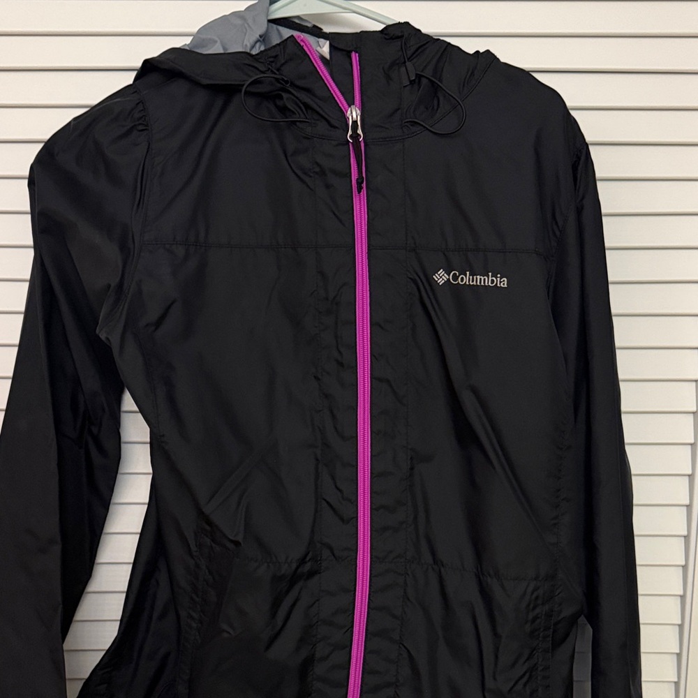 Columbia Women’s Raincoat in Black with Purple Zipper
